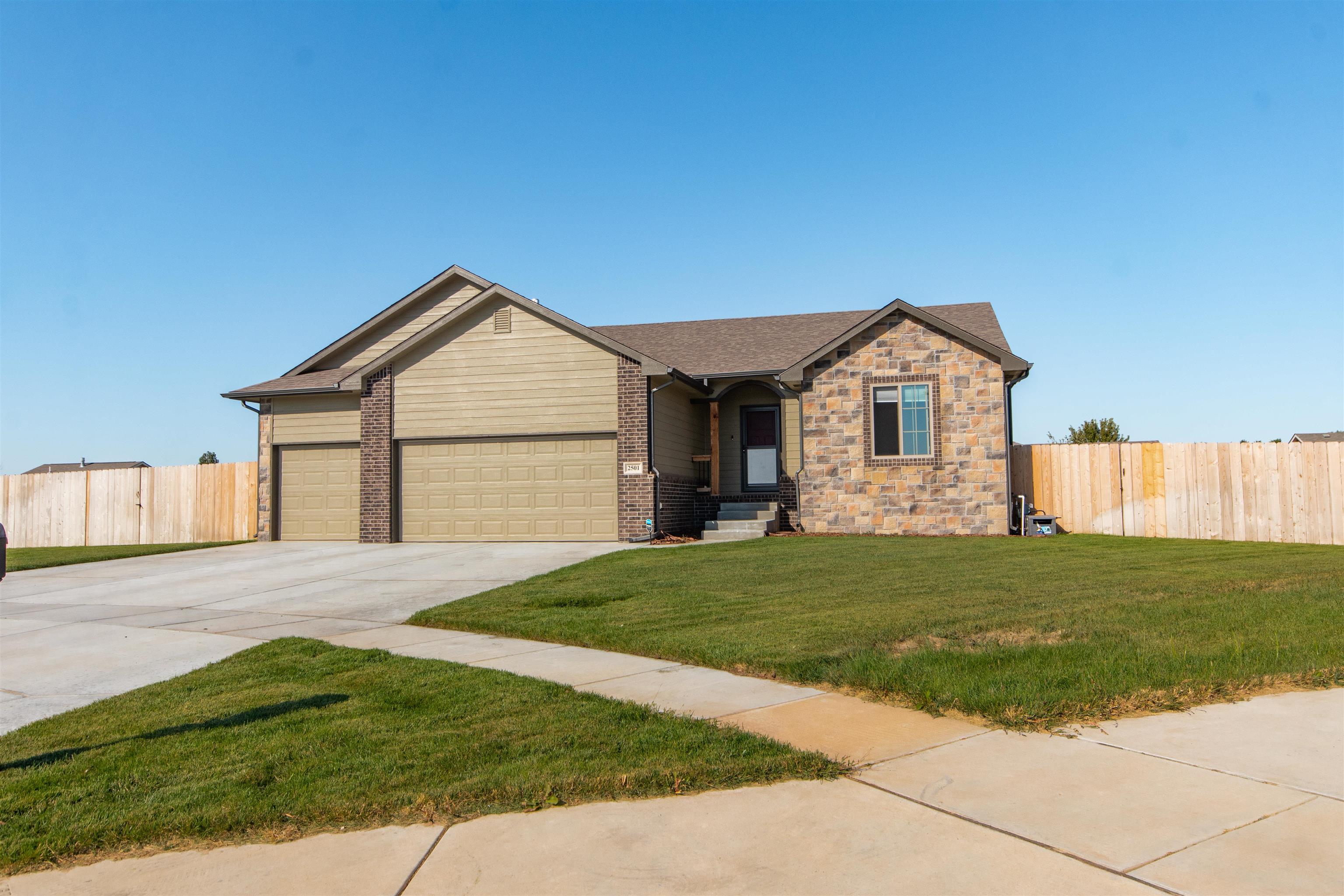 2501 New Spring Circle Derby, KS 67037 - Photo 2 of 33