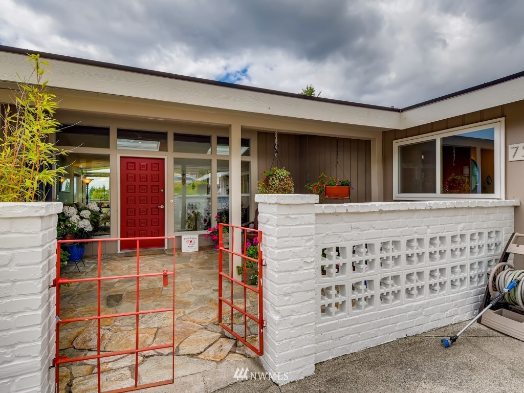 7515 Braemar Drive Edmonds, WA 98026 - Photo 2 of 40