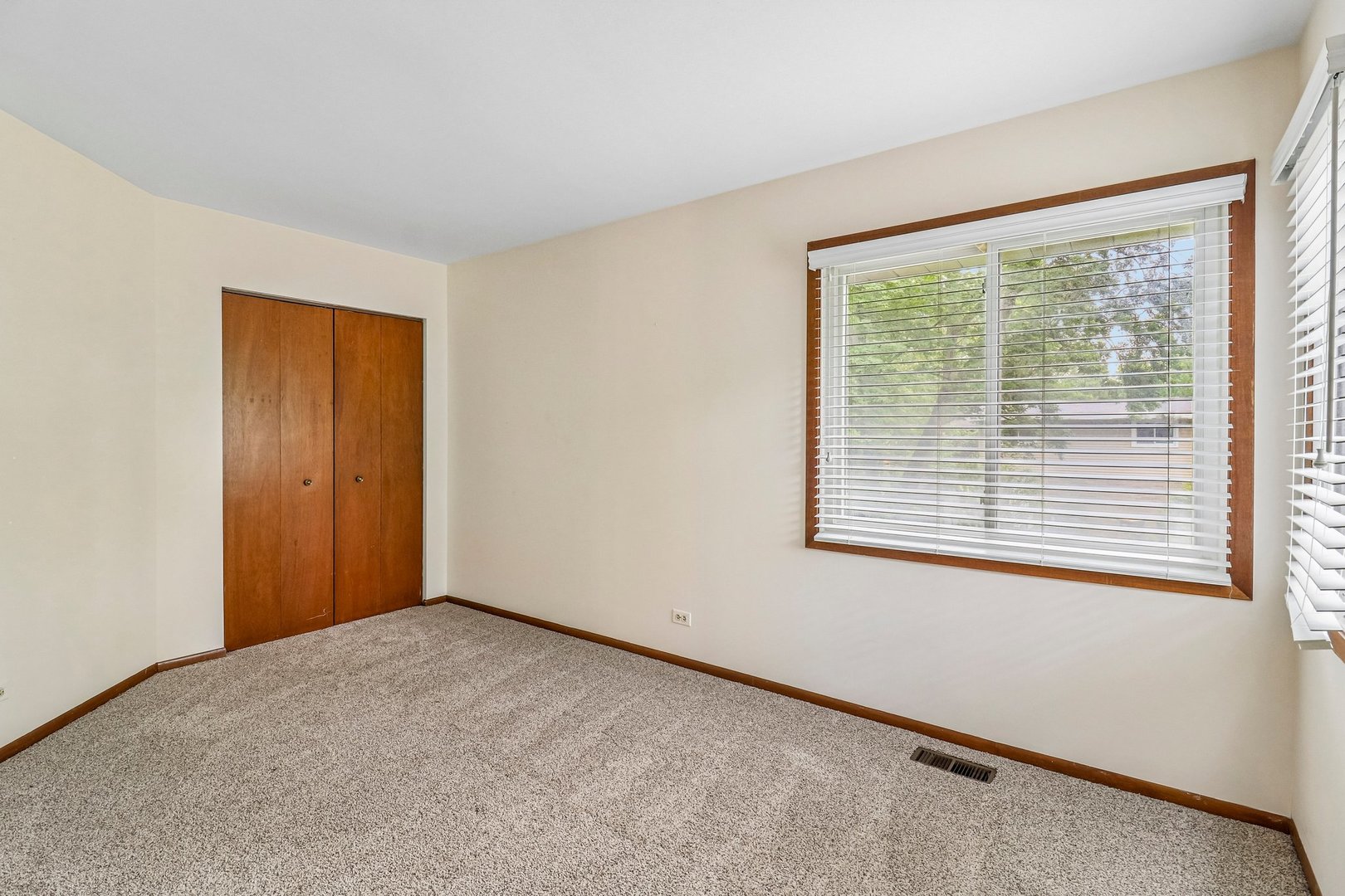 1079 Braeburn Road Mundelein, IL 60060 - Photo 22 of 52