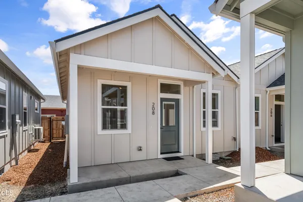 $299,900 | 208 Gangnes Drive, Talent, OR 97540