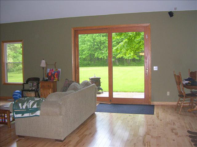2866 West Erie Road Temperance, MI 48182 - Photo 10 of 18 Living Room