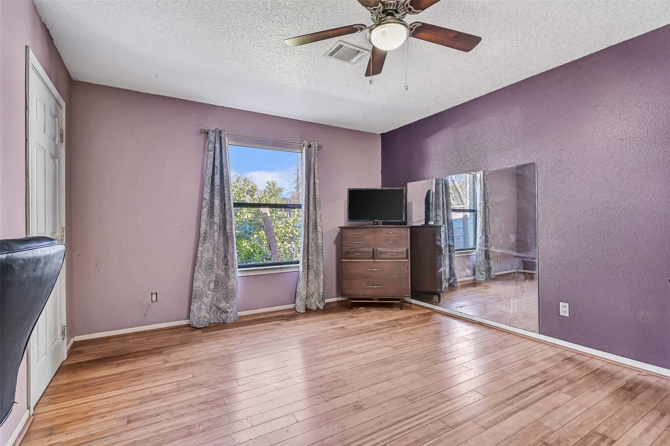 4721 Willow Street Pasadena, TX 77586 - Photo 20 of 30 a view of empty room with wooden floor and window