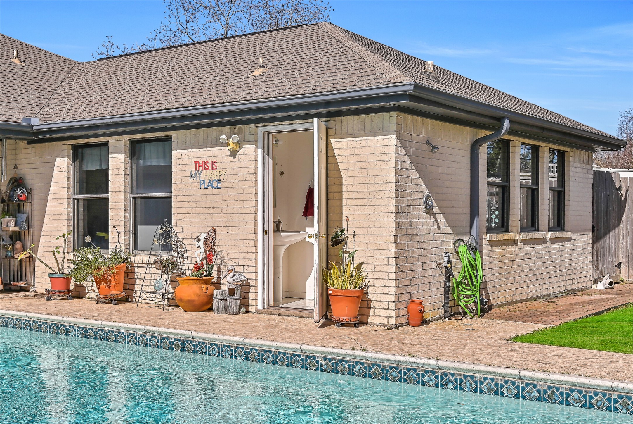 4721 Willow Street Pasadena, TX 77586 - Photo 30 of 30 a backyard of a house with seating space