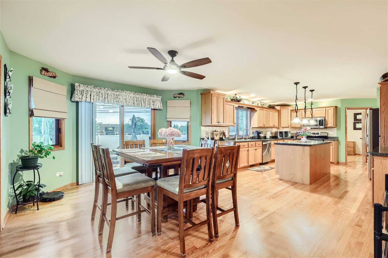18255 Cork Road Tinley Park, IL 60477 - Photo 8 of 29 a dining room with furniture and window