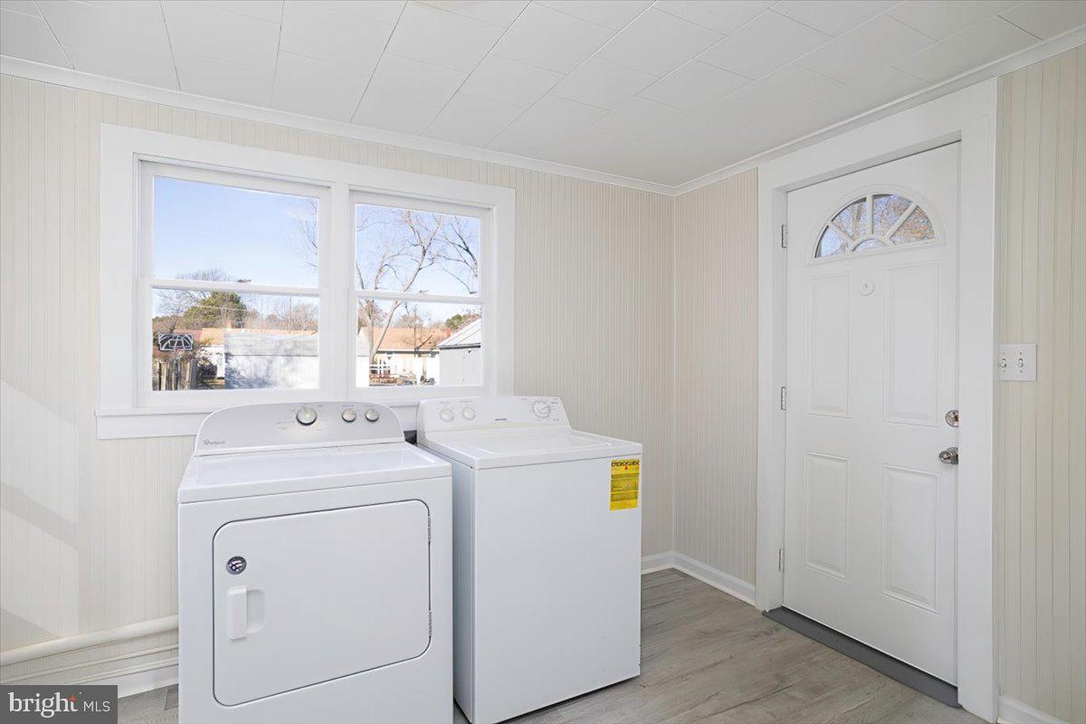409 Oakley Street Cambridge, MD 21613 - Photo 3 of 12 a utility room with dryer and washer
