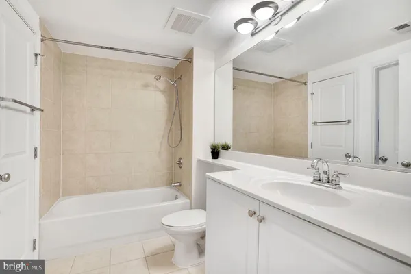 $2,600 | 851 North Glebe Road, Unit 418, Arlington, VA 22203