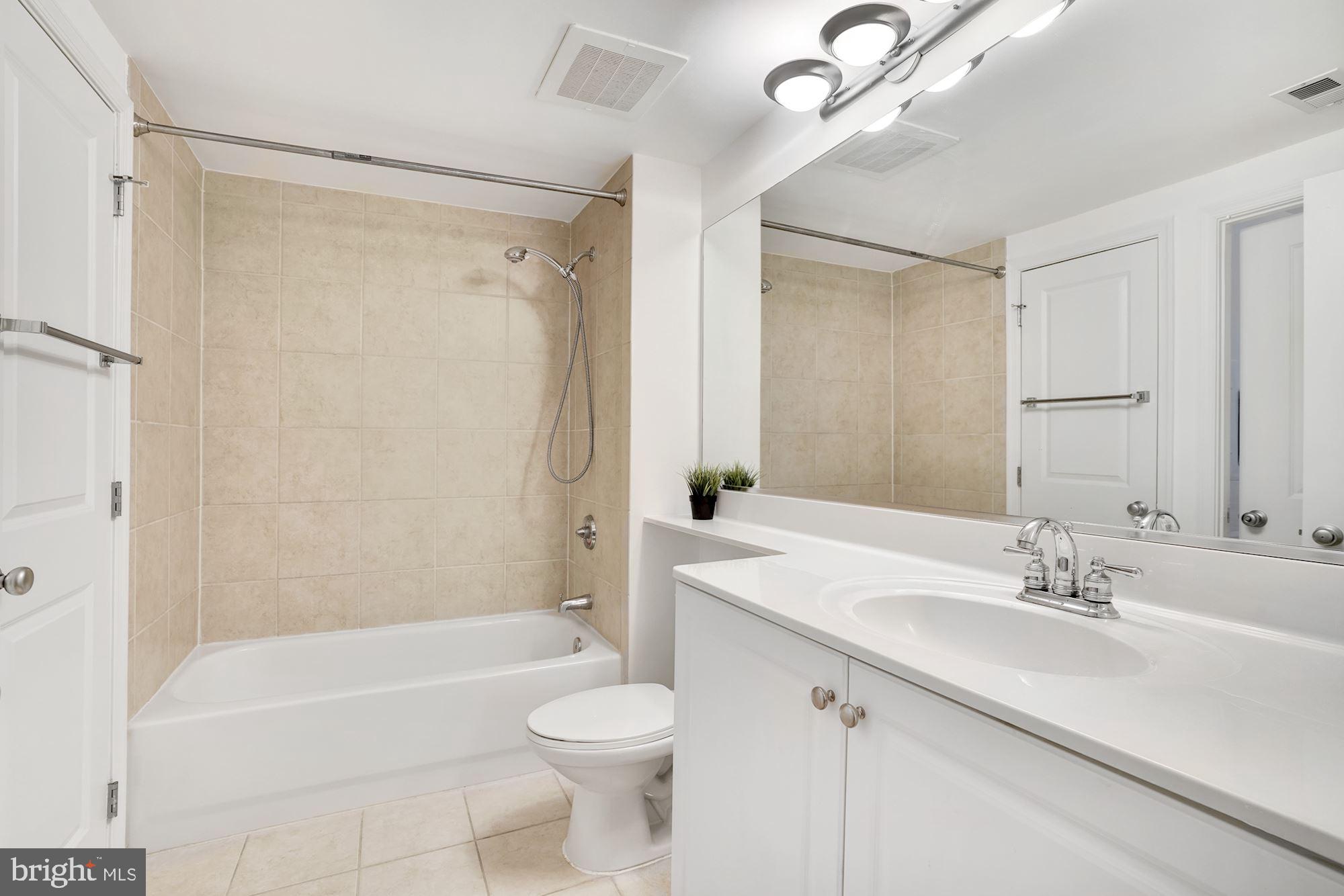 851 North Glebe Road, Unit 418 Arlington, VA 22203 - Photo 15 of 25 Bathroom