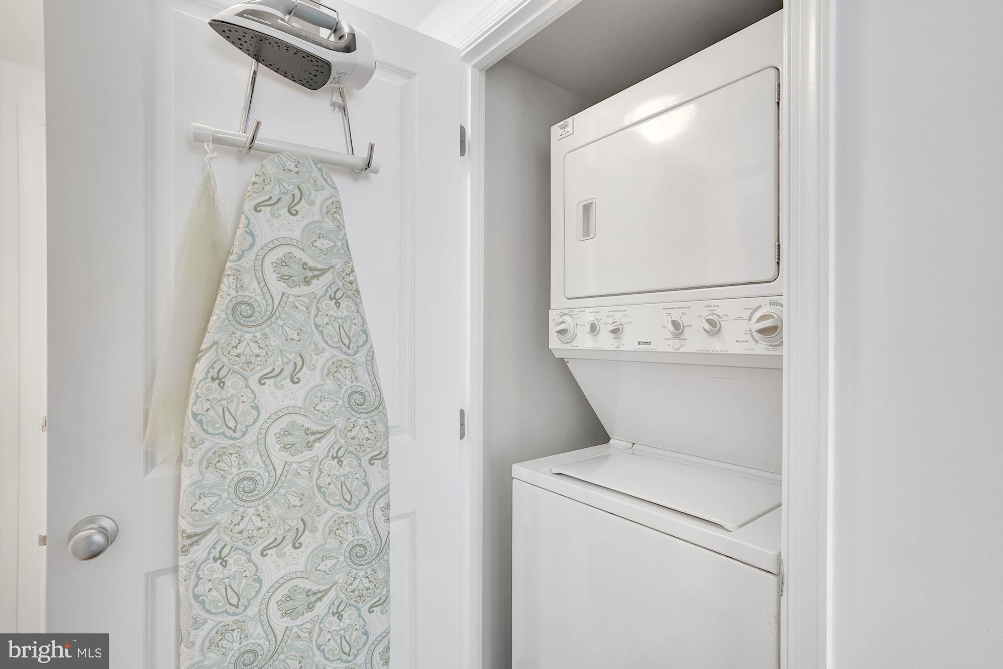 851 North Glebe Road, Unit 418 Arlington, VA 22203 - Photo 17 of 25 Washer/dryer