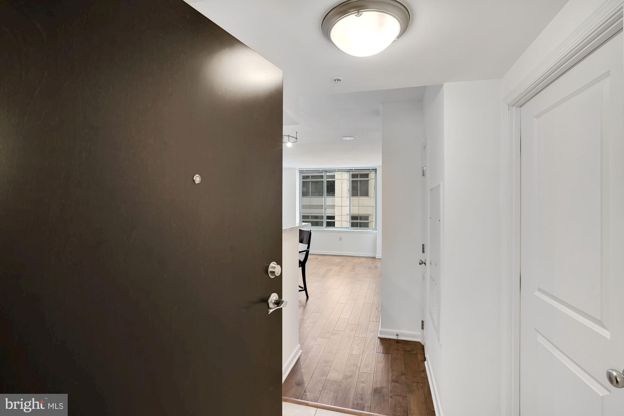 851 North Glebe Road, Unit 418 Arlington, VA 22203 - Photo 3 of 25 Entrance to Unit 418