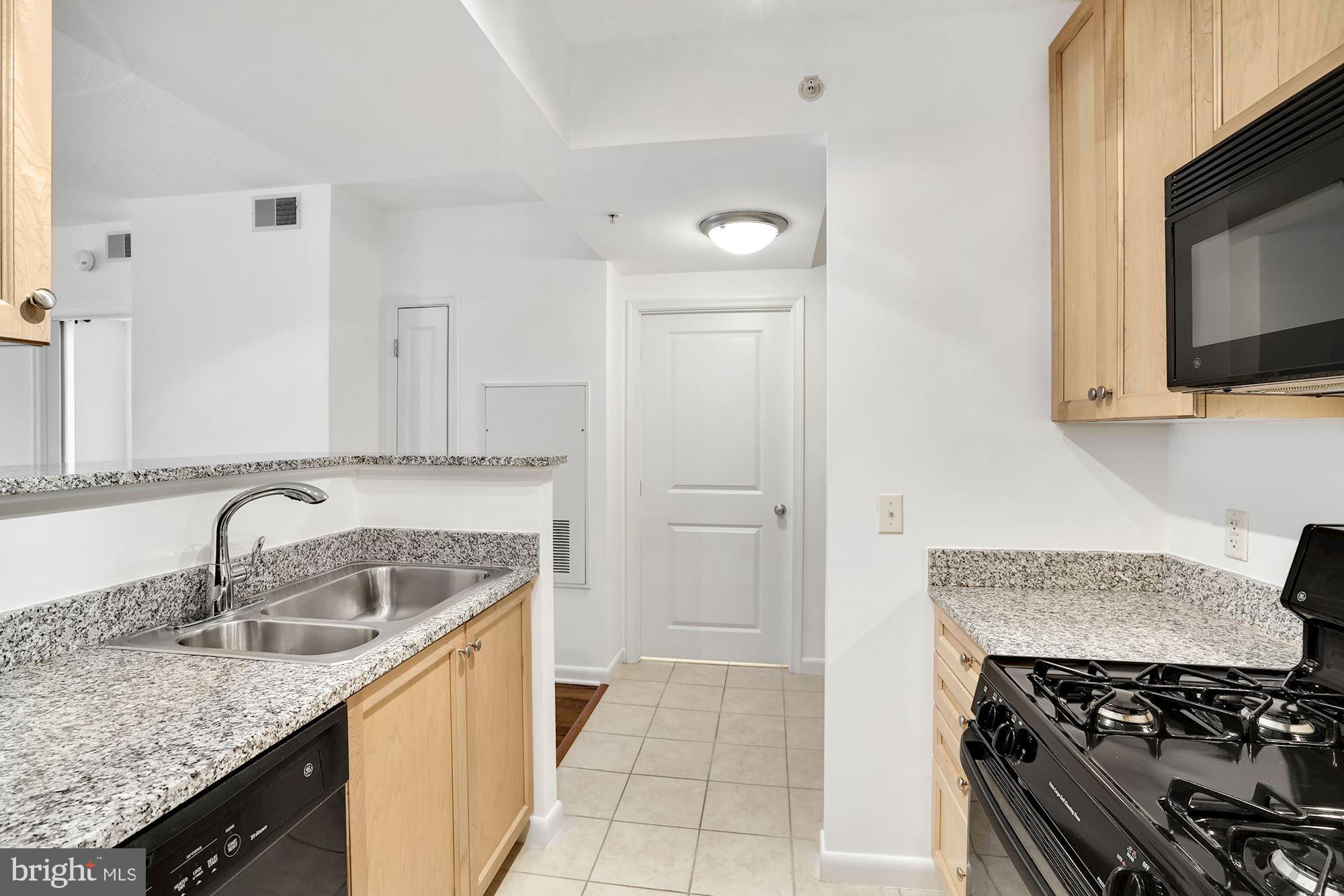 851 North Glebe Road, Unit 418 Arlington, VA 22203 - Photo 6 of 25 Kitchen view