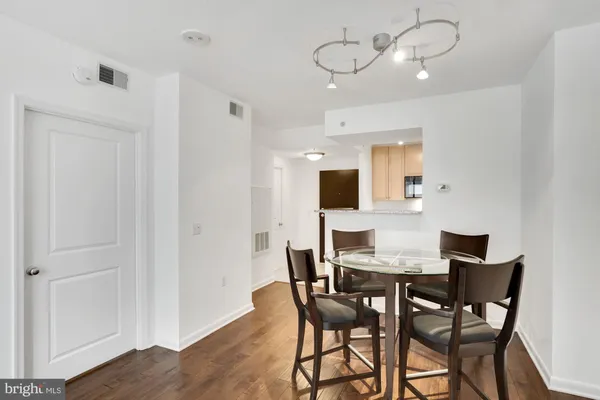$2,600 | 851 North Glebe Road, Unit 418, Arlington, VA 22203