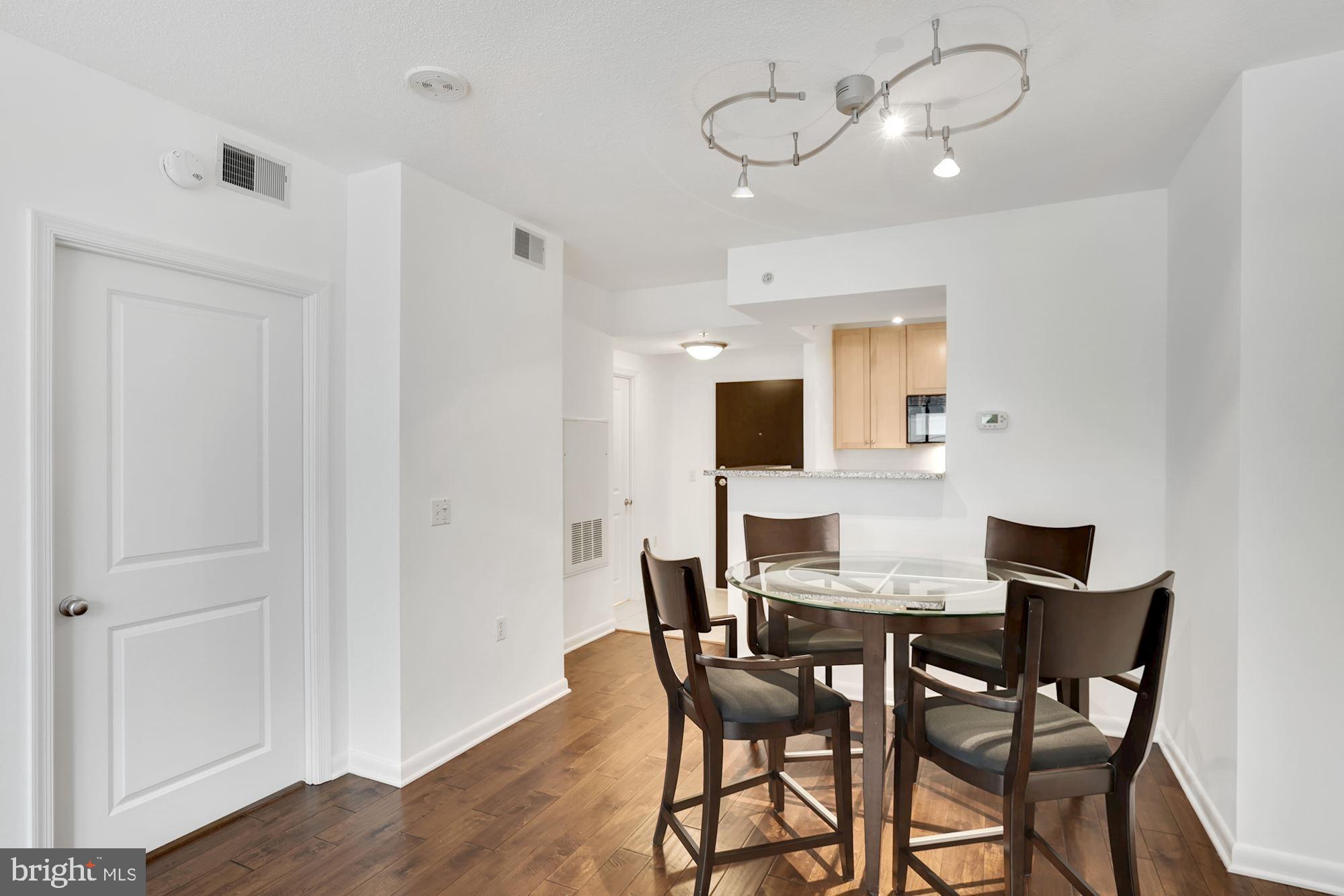 851 North Glebe Road, Unit 418 Arlington, VA 22203 - Photo 9 of 25 Dining area