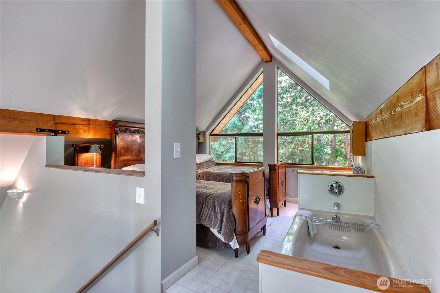 1881 Cliff Road Point Roberts, WA 98281 - Photo 19 of 36 Gallery Image 19