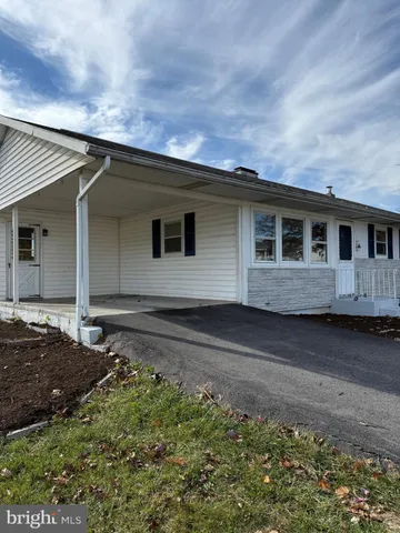 a front view of house with yard