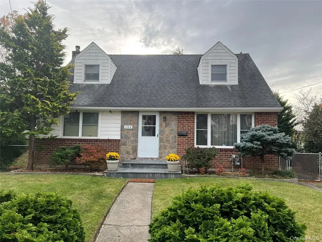 $949,000 | 1762 Broadway, New Hyde Park, NY 11040
