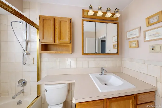 $949,000 | 1762 Broadway, New Hyde Park, NY 11040