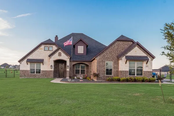 $680,000 | 252 Agua Linda Drive, Godley, TX 76044