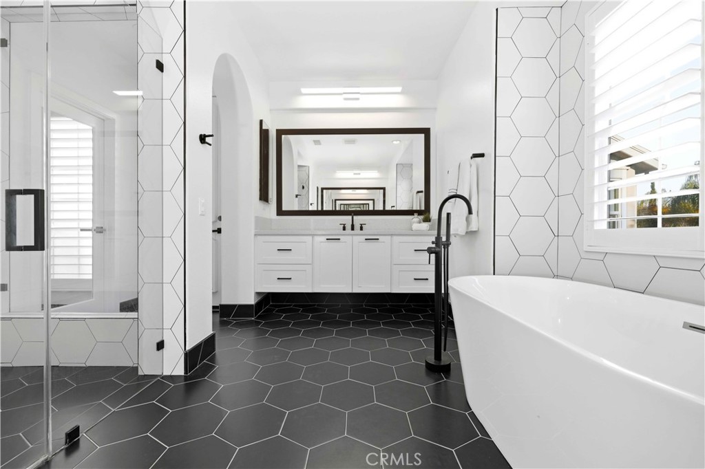 10 Copious Lane Ladera Ranch, CA 92694 - Photo 41 of 54 Primary bath