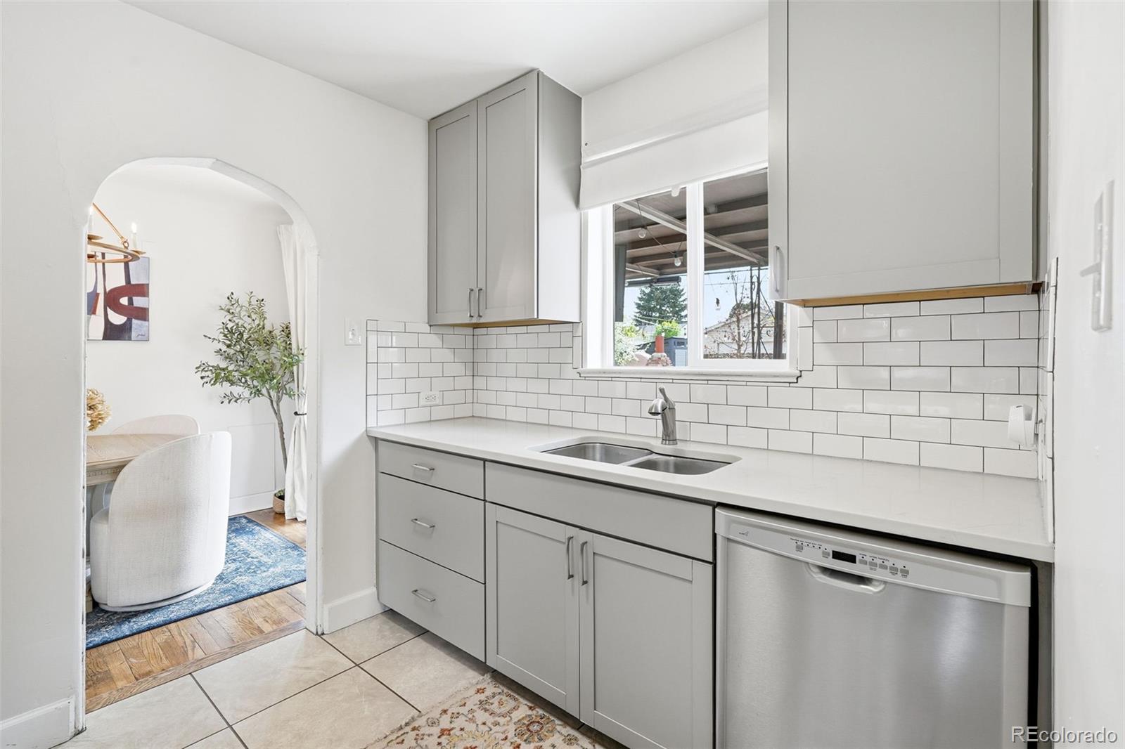 2815 Oneida Street Denver, CO 80207 - Photo 11 of 40