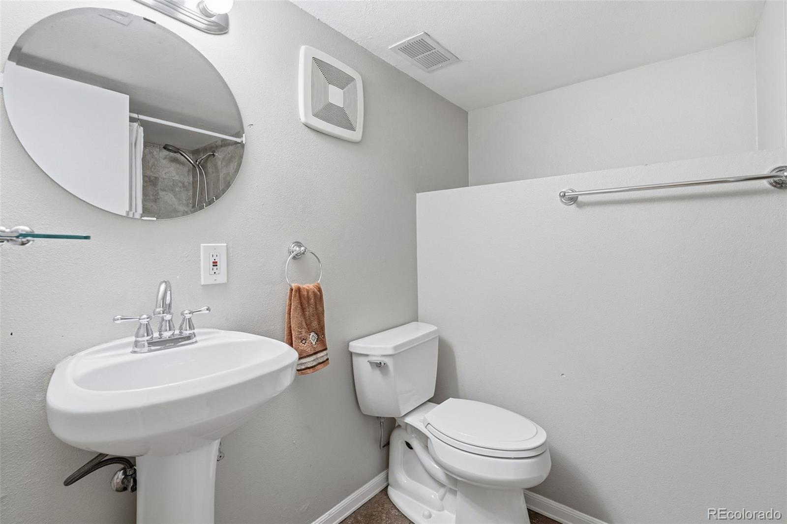 2815 Oneida Street Denver, CO 80207 - Photo 23 of 40