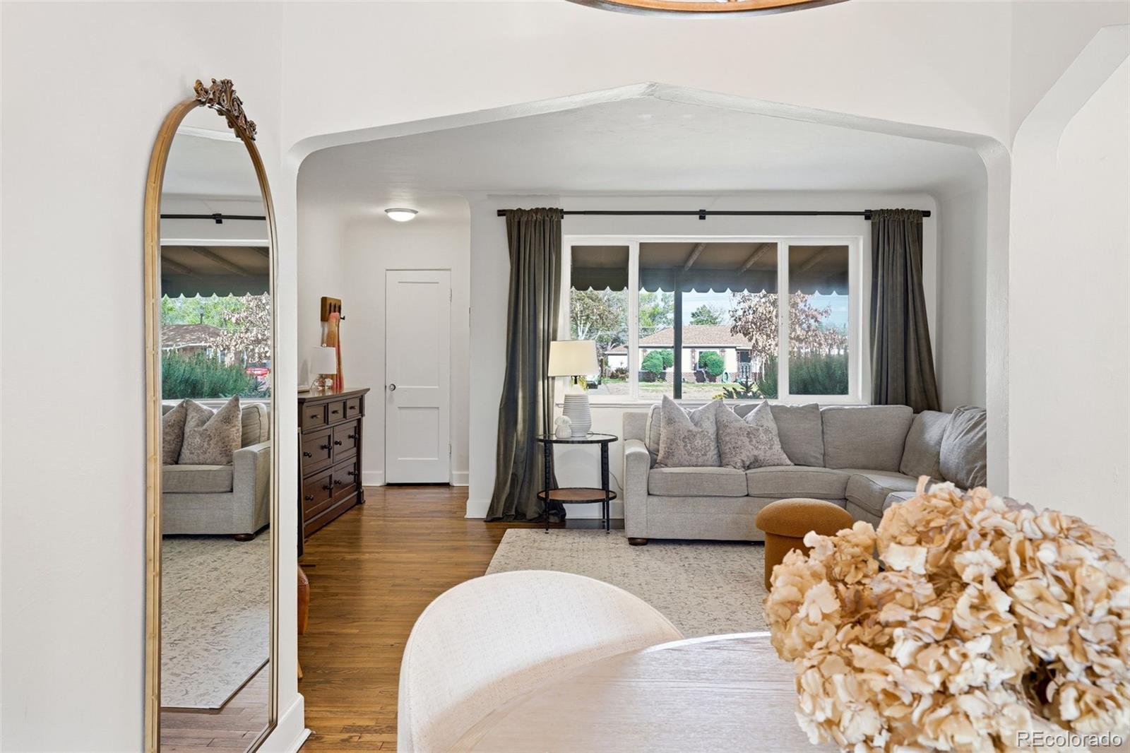 2815 Oneida Street Denver, CO 80207 - Photo 9 of 40