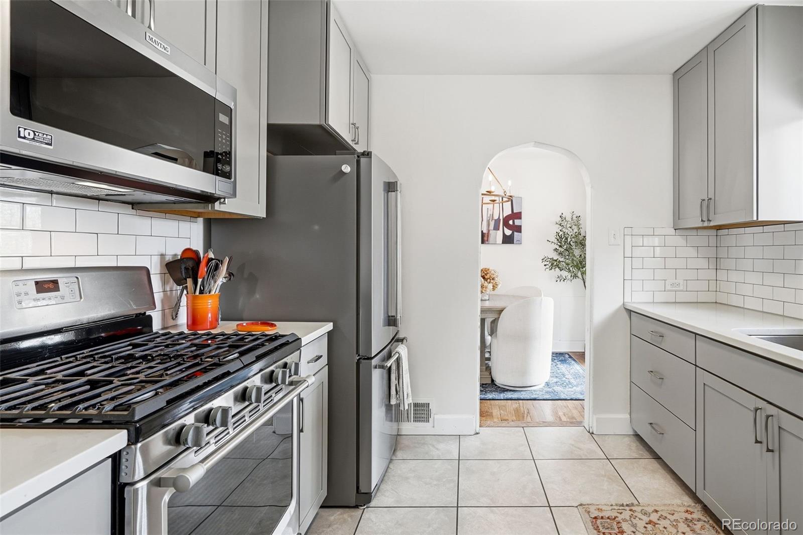 2815 Oneida Street Denver, CO 80207 - Photo 10 of 40