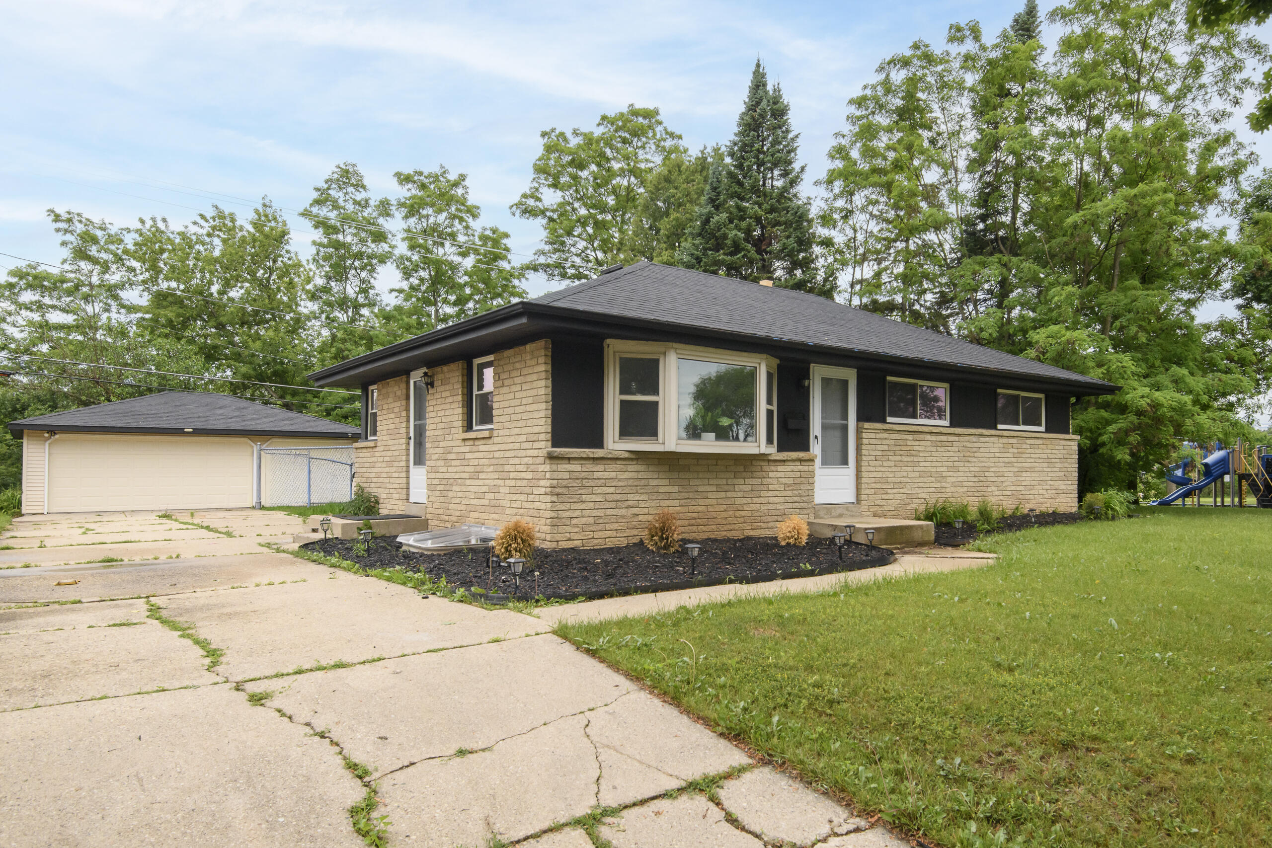 6655 North 84th Street Milwaukee, WI 53224 - Photo 3 of 44 6655 N 84th-3