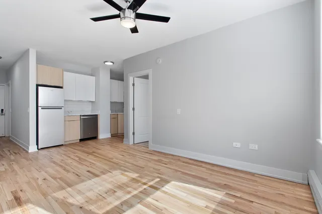 $1,570 | 1625 West Howard Street, Unit 214, Chicago, IL 60626