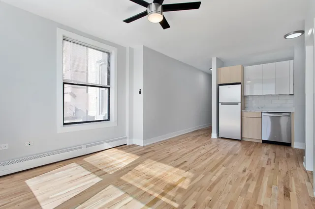 $1,570 | 1625 West Howard Street, Unit 214, Chicago, IL 60626