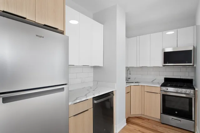 $1,570 | 1625 West Howard Street, Unit 214, Chicago, IL 60626