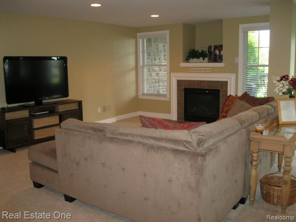 24881 Reeds Pointe Drive Novi, MI 48374 - Photo 37 of 45 IMG_1270.jpg