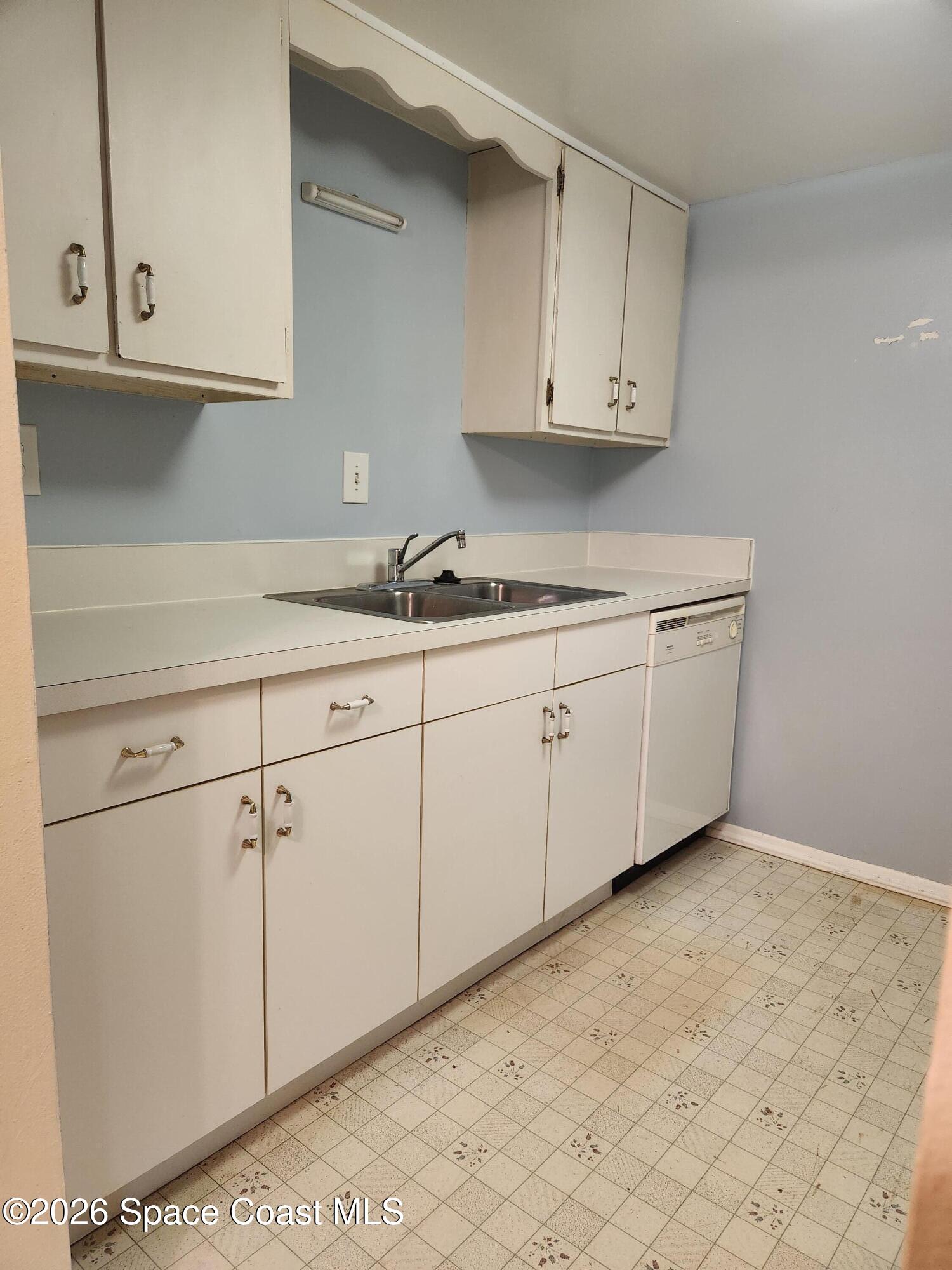 4304 London Town Rd Road, Unit 109 Titusville, FL 32796 - Photo 7 of 13 a kitchen with white cabinets