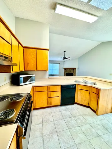 $1,750 | 8693 Blackshear Court, North Charleston, SC 29406