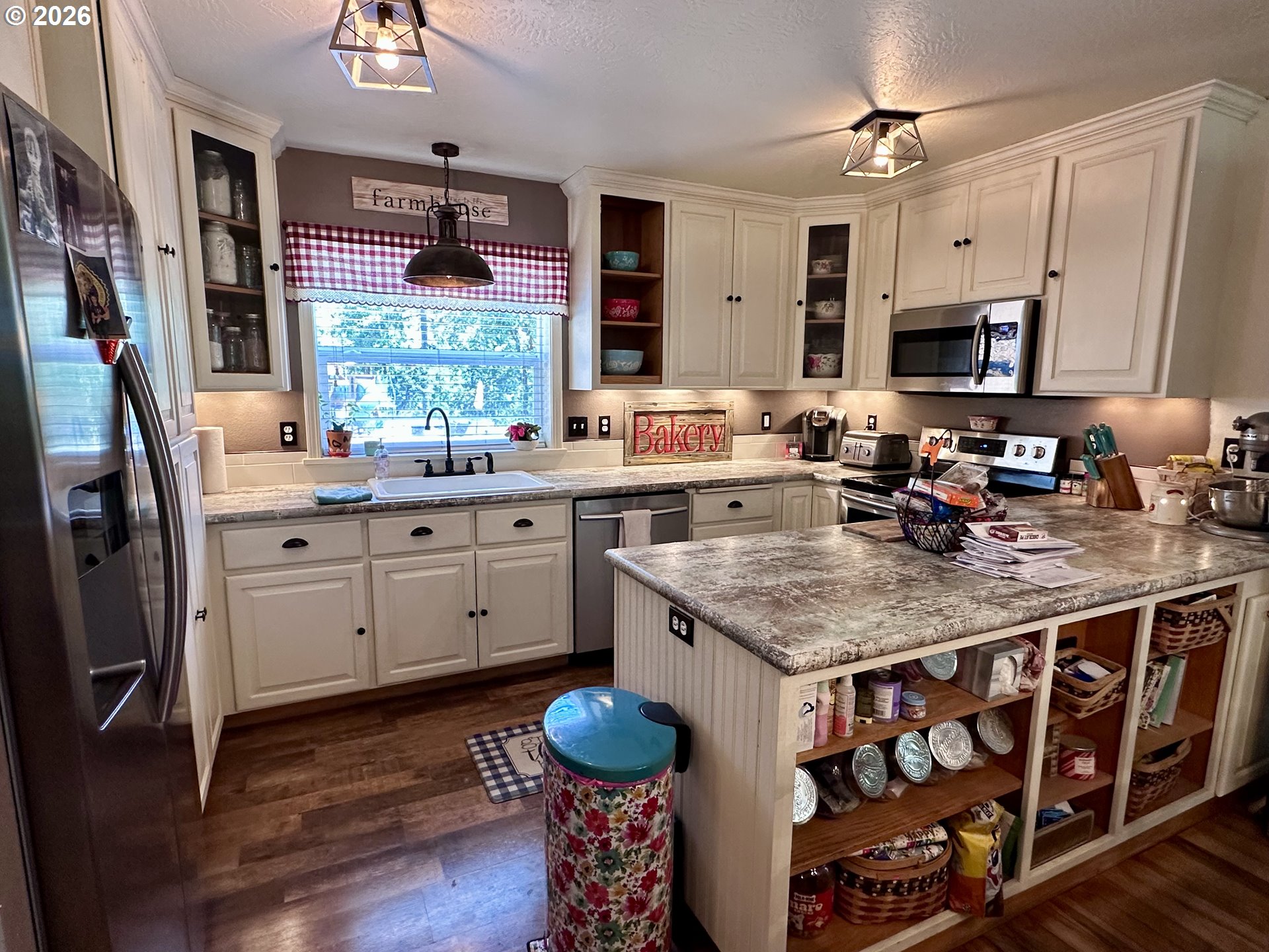 37303 Wallace Creek Road Springfield, OR 97478 - Photo 8 of 45 Kitchen