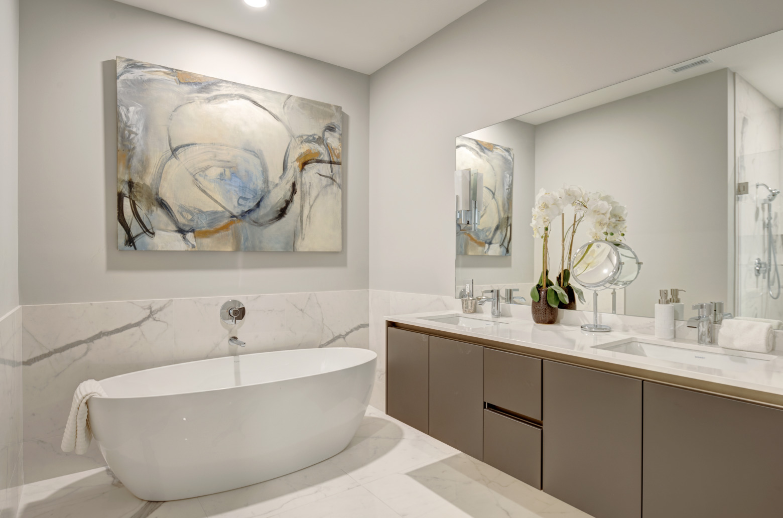 144 West Erie Street, Unit 401 Chicago, IL 60654 - Photo 12 of 25 a bathroom with a tub and a sink
