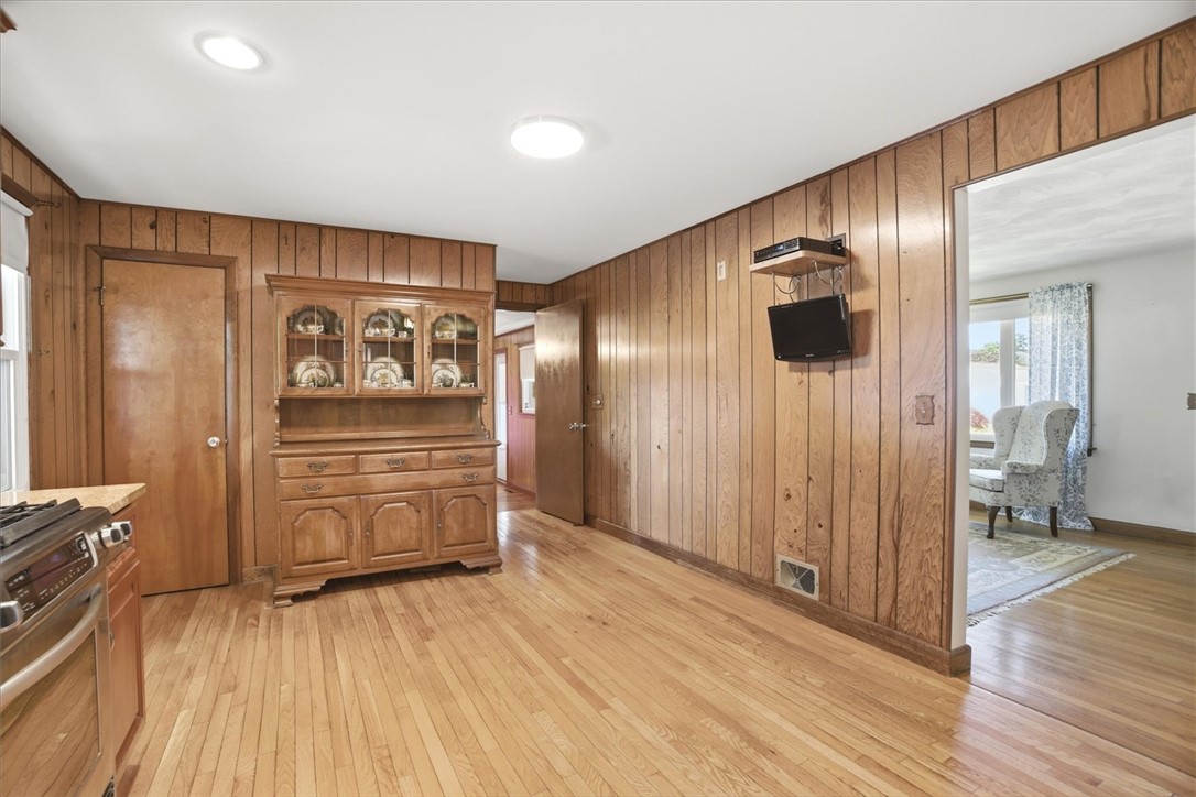 14 Stone Avenue Warwick, RI 02889 - Photo 9 of 30