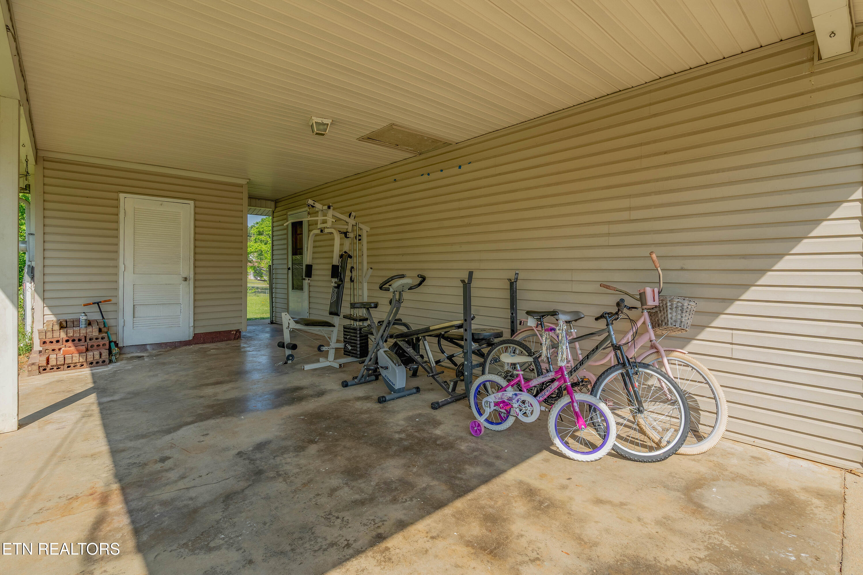 415 Coffee Lane Loudon, TN 37774 - Photo 4 of 28 A7305715-HDR