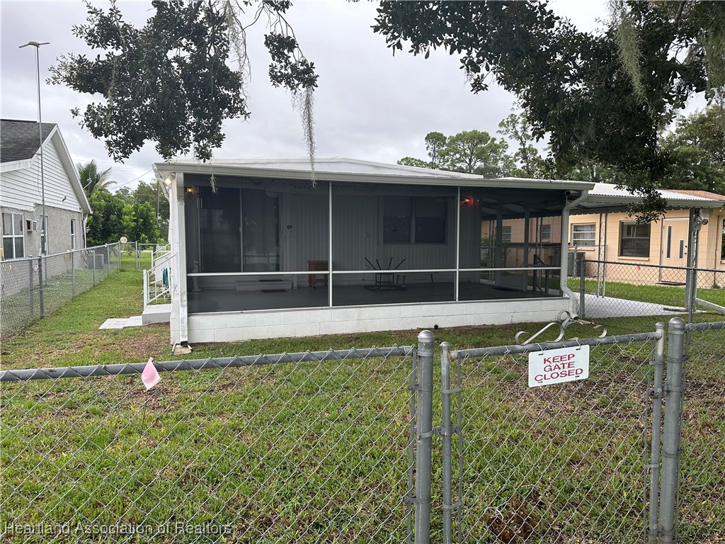 252 Cloverleaf Road Lake Placid, FL 33852 - Photo 4 of 15 Gallery Image 4