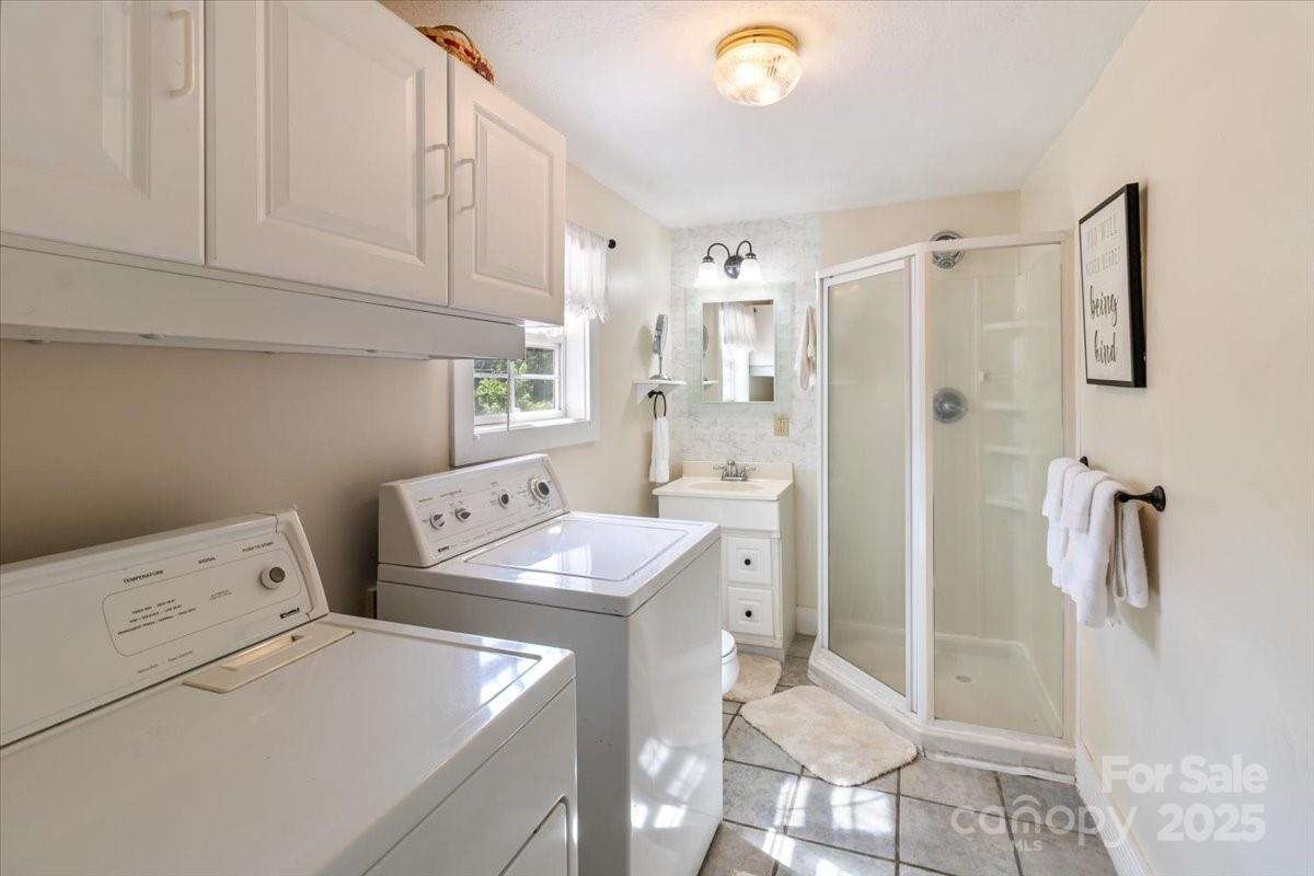 201 Murphy Hill Road Weaverville, NC 28787 - Photo 22 of 48 a utility room with dryer and washer