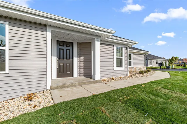 $397,900 | 544 Hunter Oaks Boulevard, Unit 601, Watertown, WI 53094