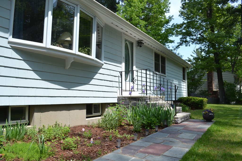 534 Hudson Road Sudbury, MA 01776 - Photo 2 of 22
