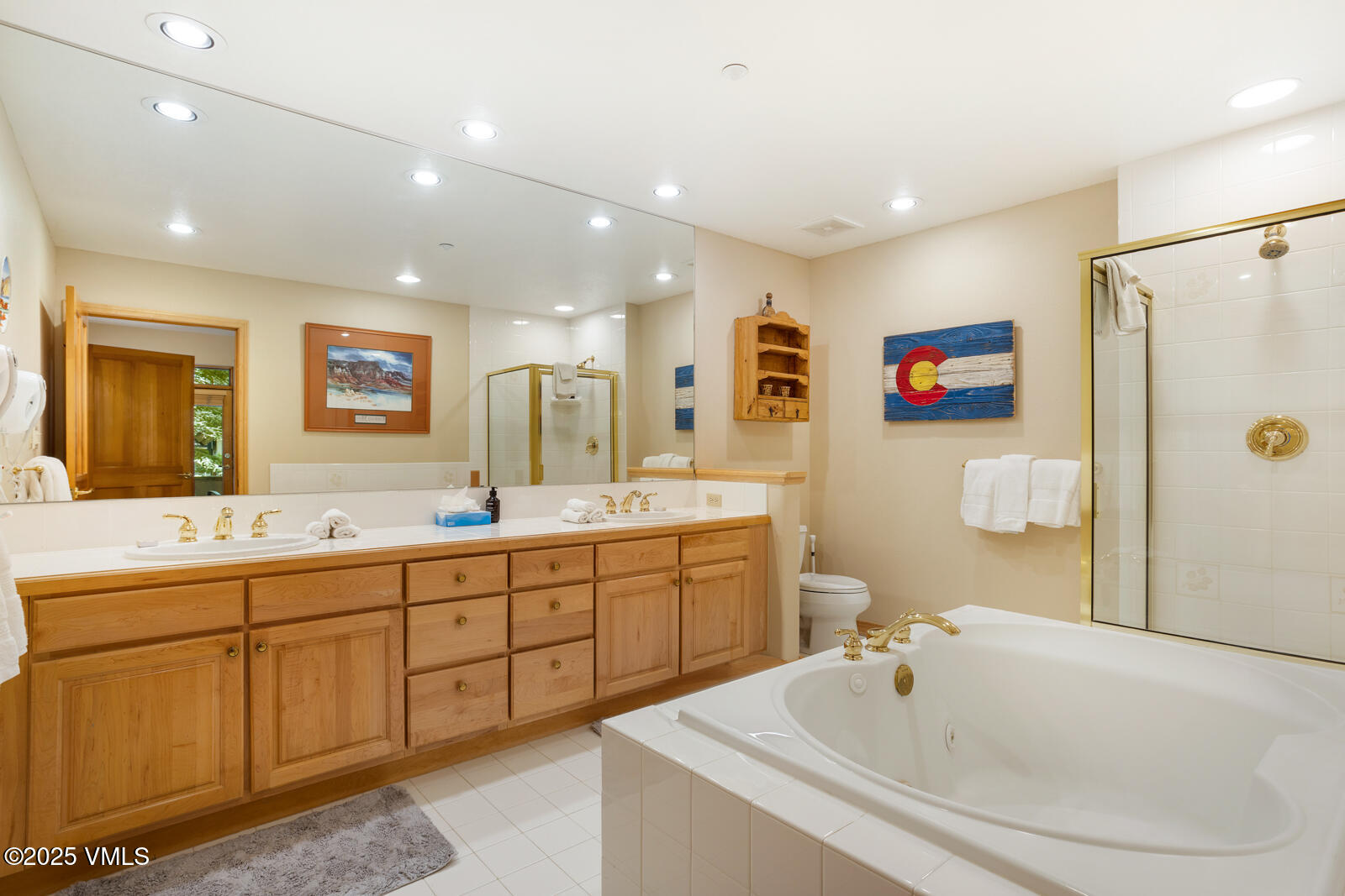 74 Cresta Road, Unit 106 Edwards, CO 81632 - Photo 11 of 22 a bathroom with a tub sink and mirror