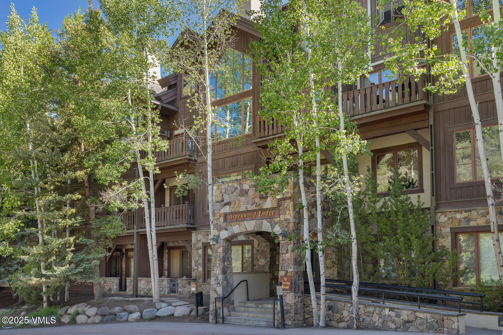 74 Cresta Road, Unit 106 Edwards, CO 81632 - Photo 21 of 22 a front view of a building with garden