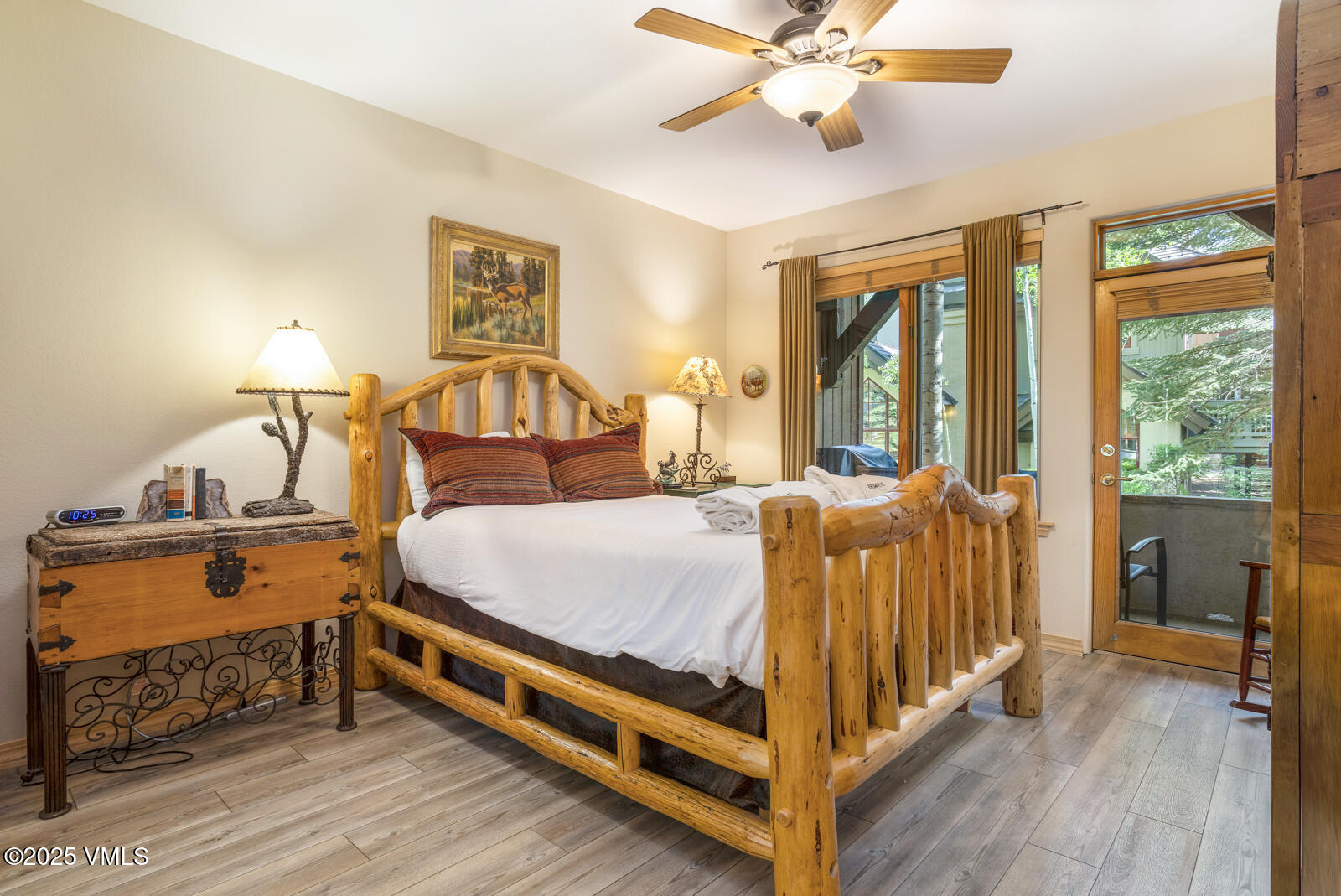 74 Cresta Road, Unit 106 Edwards, CO 81632 - Photo 9 of 22 a bed sitting in a bedroom next to a window