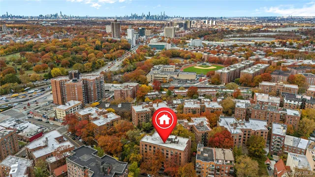 $218,000 | 140-18 Burden Crescent, Unit 305 | Briarwood