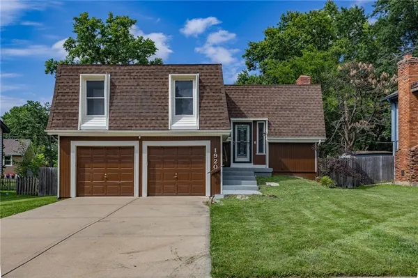 $350,000 | 1920 East Mohawk Drive, Olathe, KS 66062
