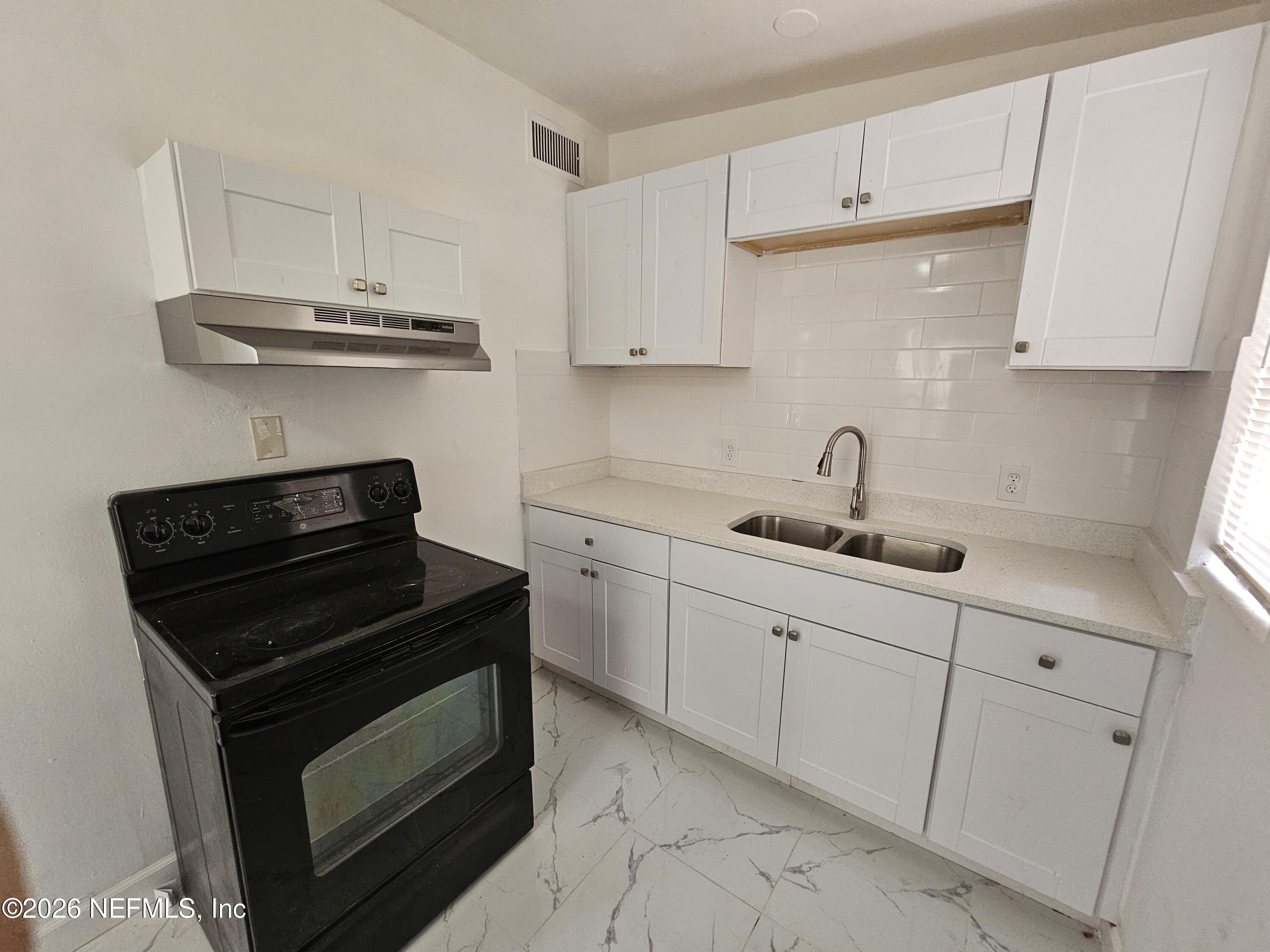 2736 Lippia Road Jacksonville, FL 32209 - Photo 4 of 11 20260706_122218