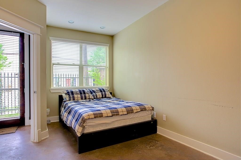 2322 Beall Street Houston, TX 77008 - Photo 11 of 14