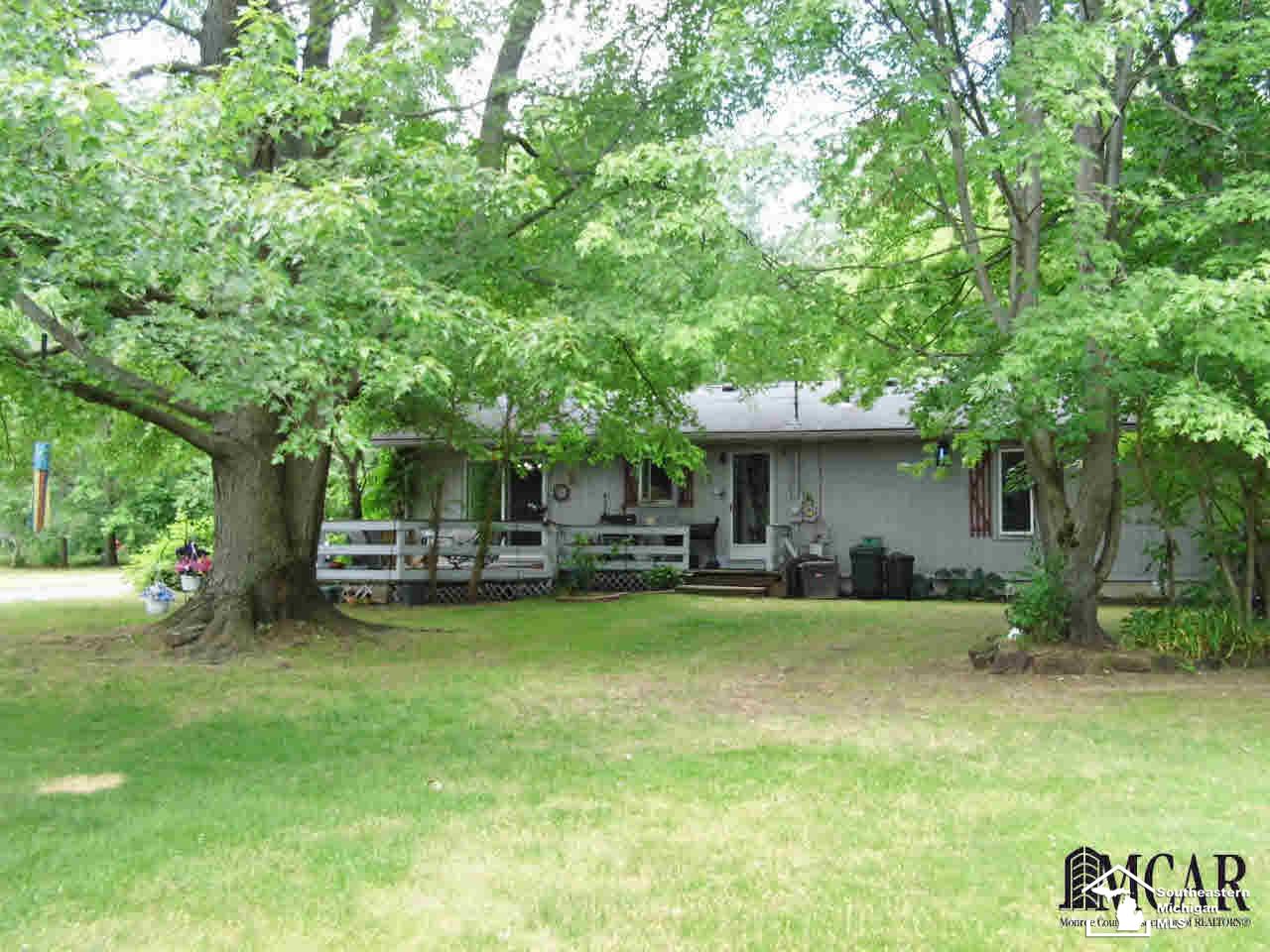 2091 Wells Road Dundee, MI 48131 - Photo 2 of 10