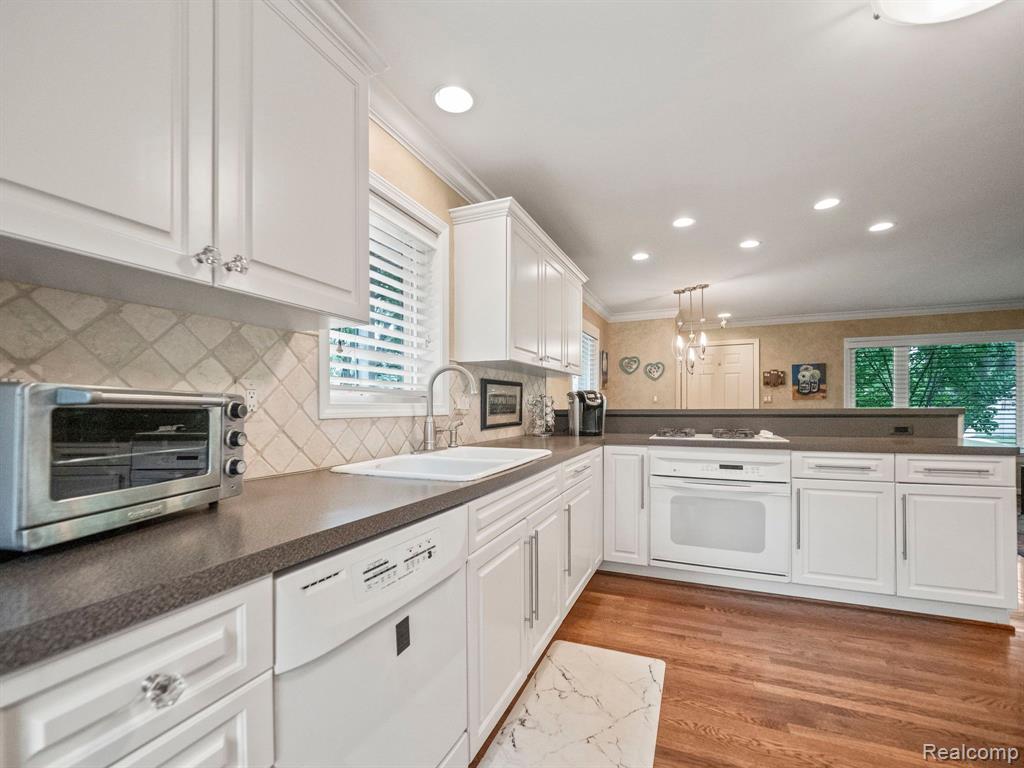 290 Winry Drive Rochester Hills, MI 48307 - Photo 13 of 43